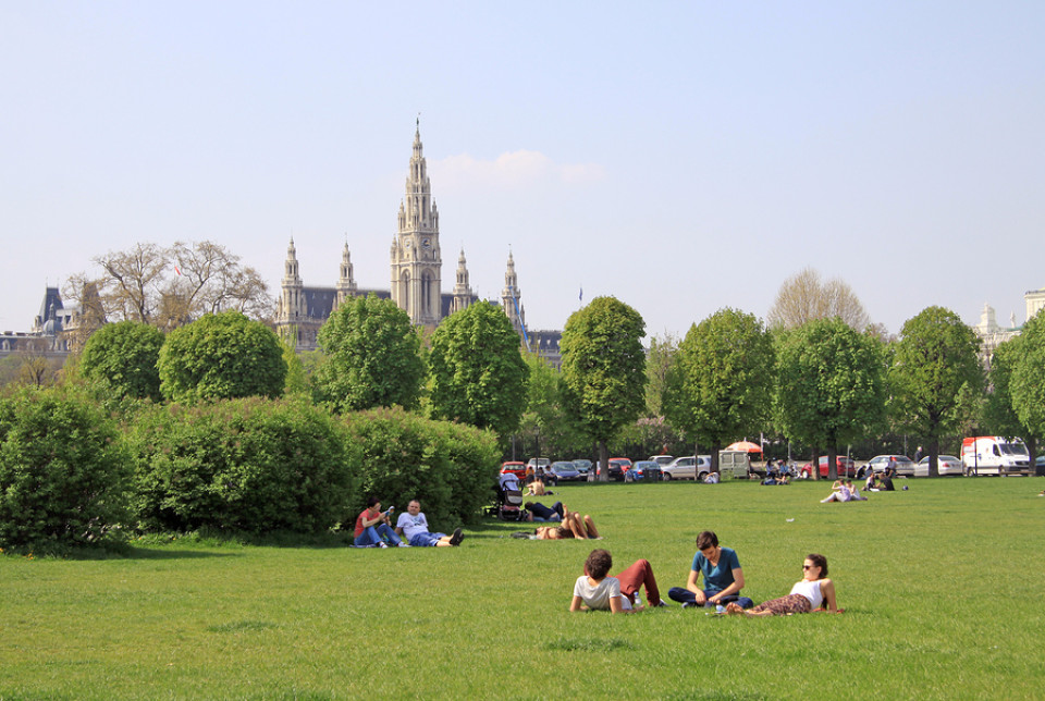 Kurzurlaub in Wien - Park bei der Hofburg